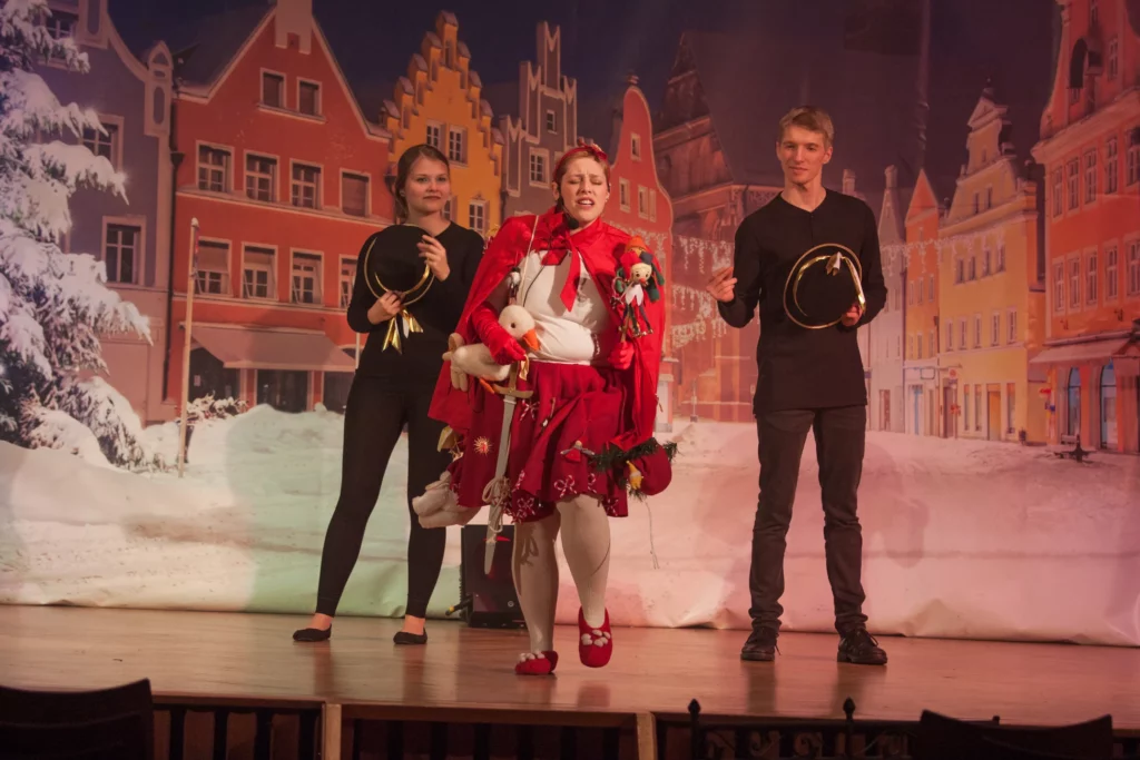 Die Weihnachtsgeschichte im Flick Flack Theater Schwelm Gevelsberg 8bea04 0879eee02d504f048f79e3f21db48870mv2 d 4752 3168 s 4 2 - Flick Flack Theater