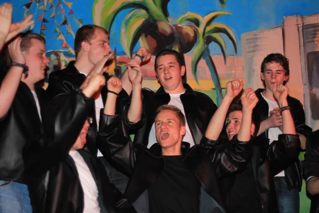 Greased Lightning Flick Flack Musical in Schwelm und Gevelsberg 8bea04 dea0d20f94d84729b2d9990ac83f2775mv2 d 5184 3456 s 4 2 1 - Flick Flack Theater